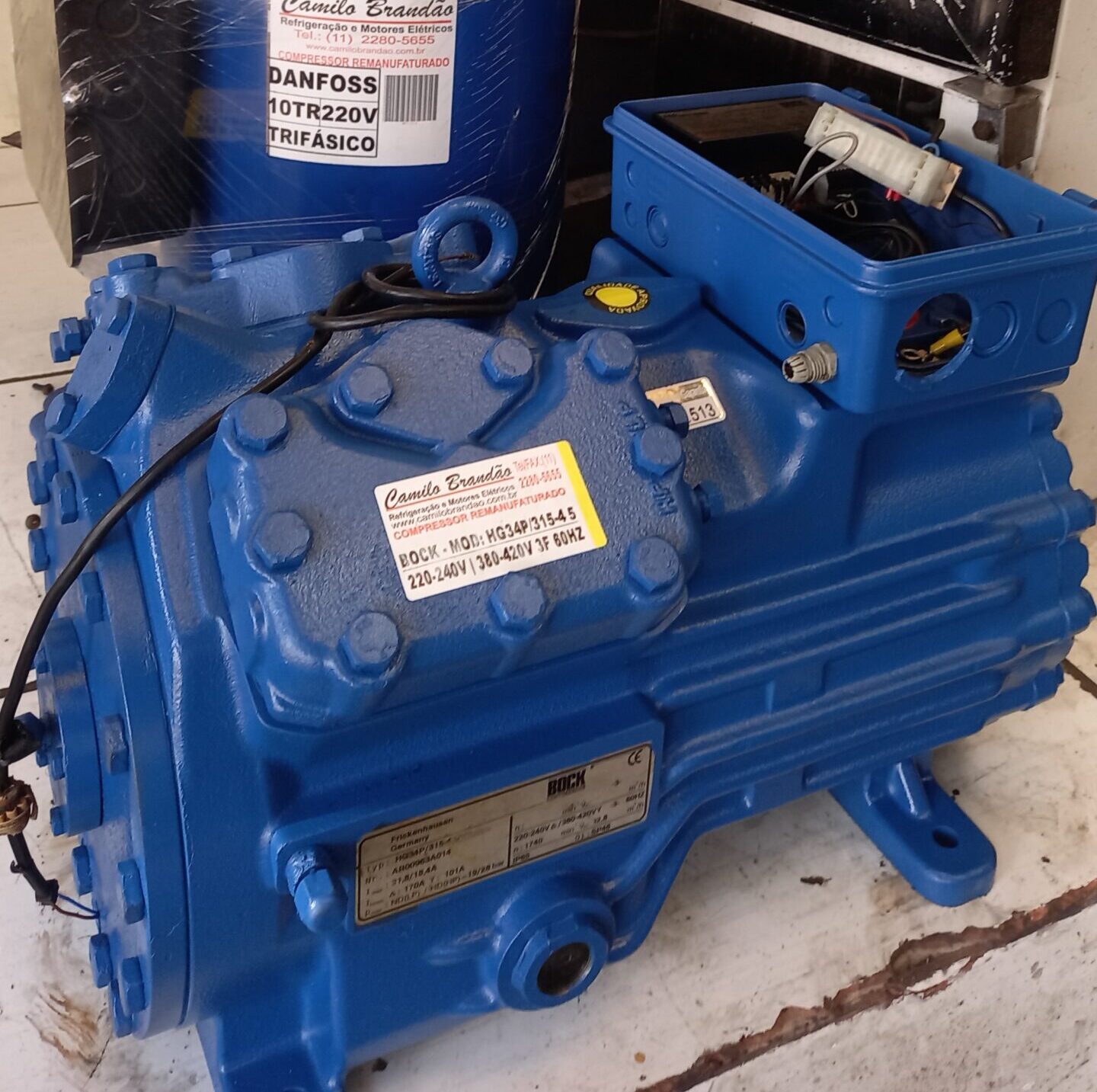 Compressor Bock com o fundo desfocado